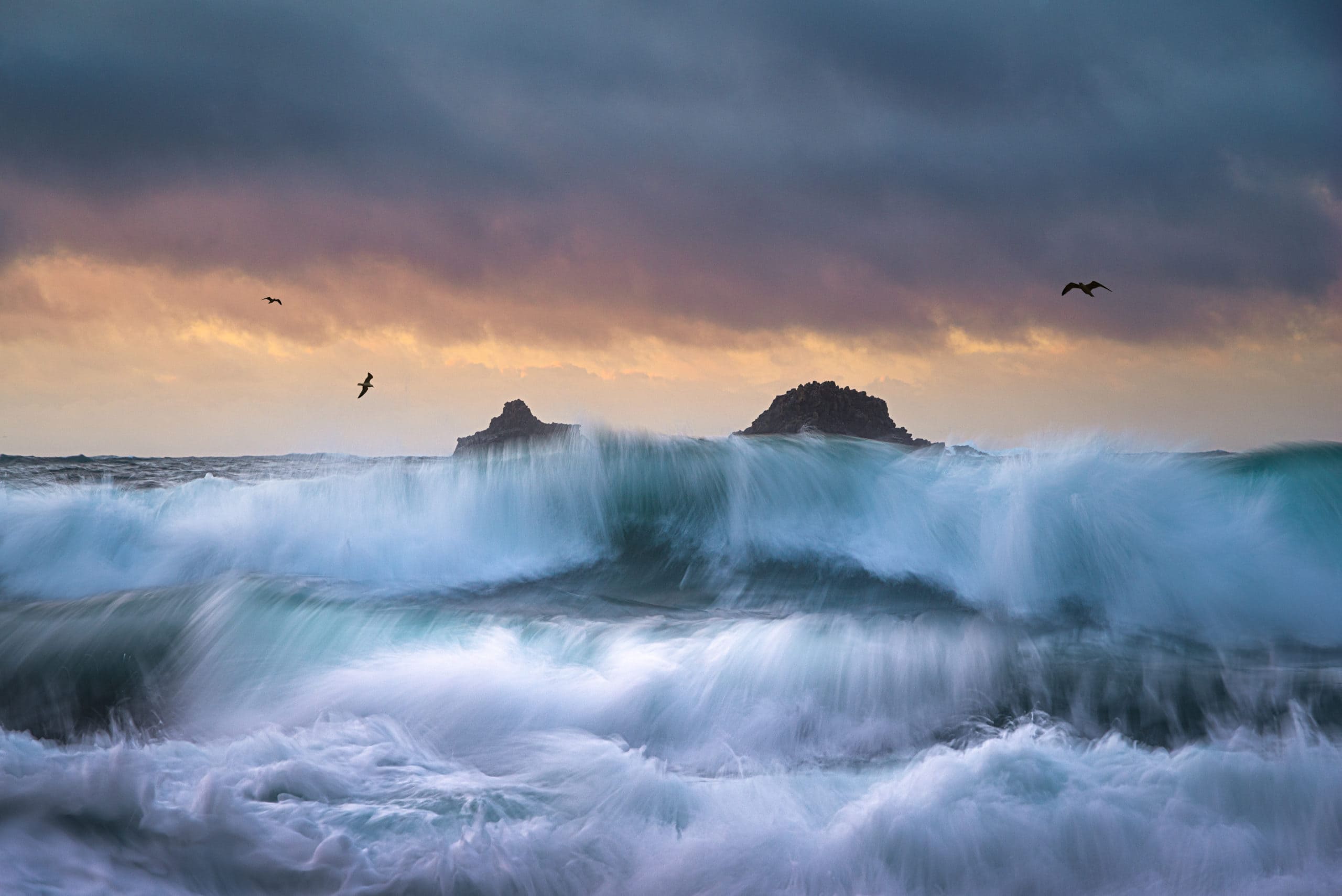 Cornwall – Porth Nanven waves